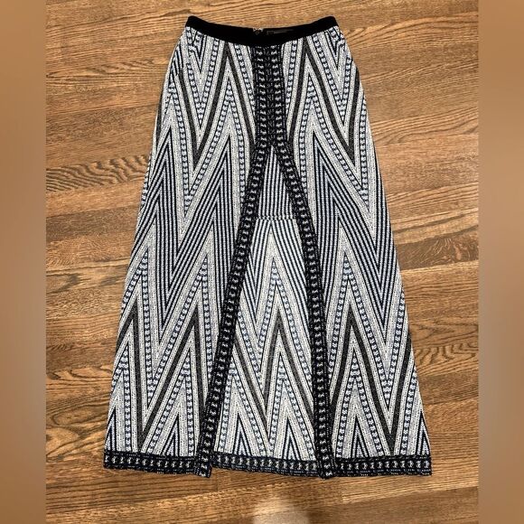 NWNT BCBGMaxAzria Jane Blue Chevron Print Two-Level tribal print skirt Blue XS - Picture 2 of 8